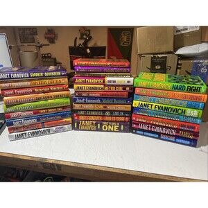 Lot of 28 JANET EVANOVICH Hardcover Books Plum Wicked